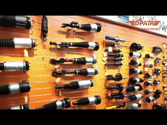 Mostrando spazio per ammortizzatori, molle pneumatiche, compressore d'aria, ecc.